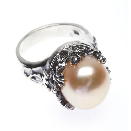 Pearl antique ring