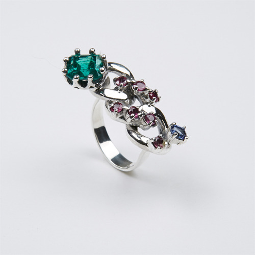 Gemstone chain ring